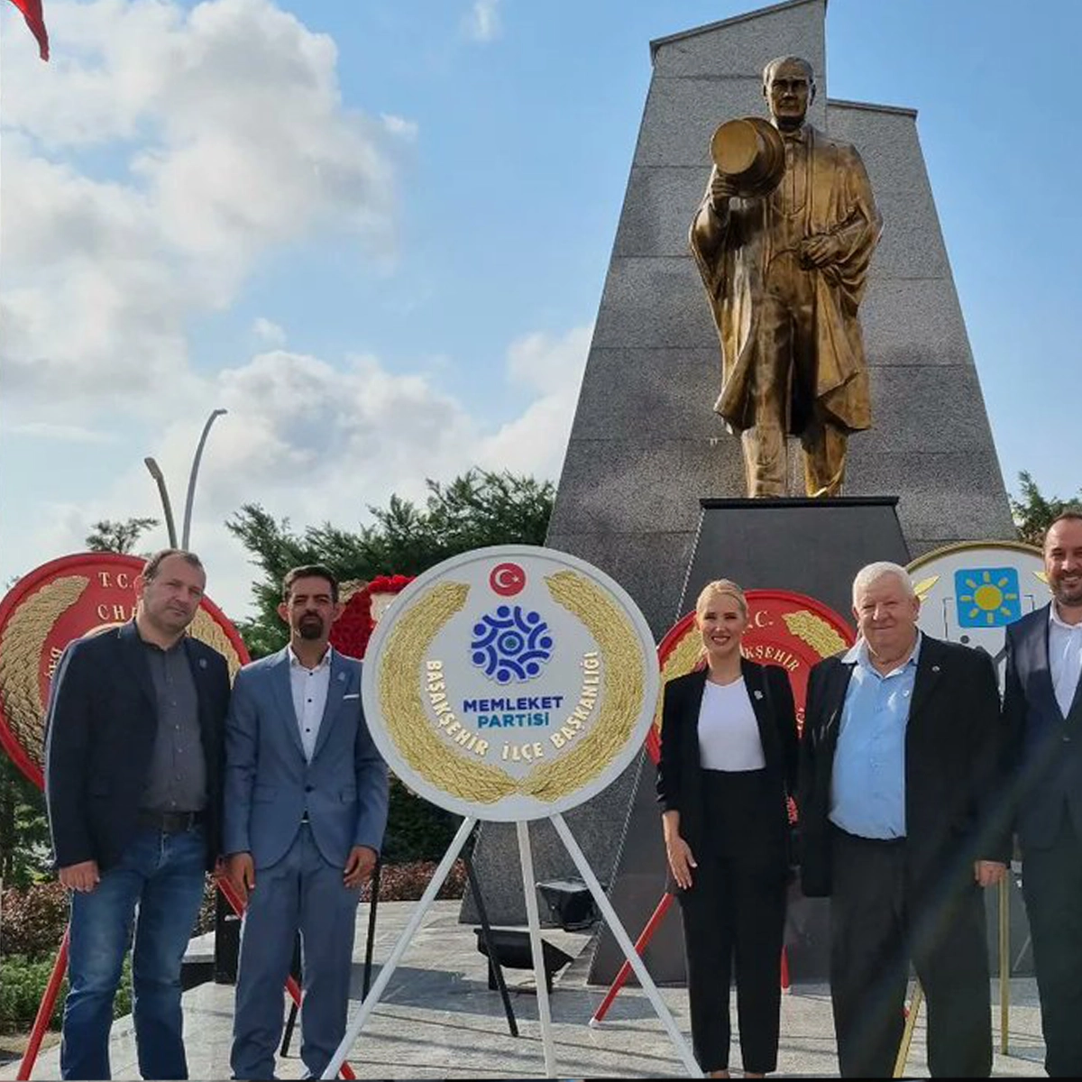 Memleket Partisi Çelenkleri