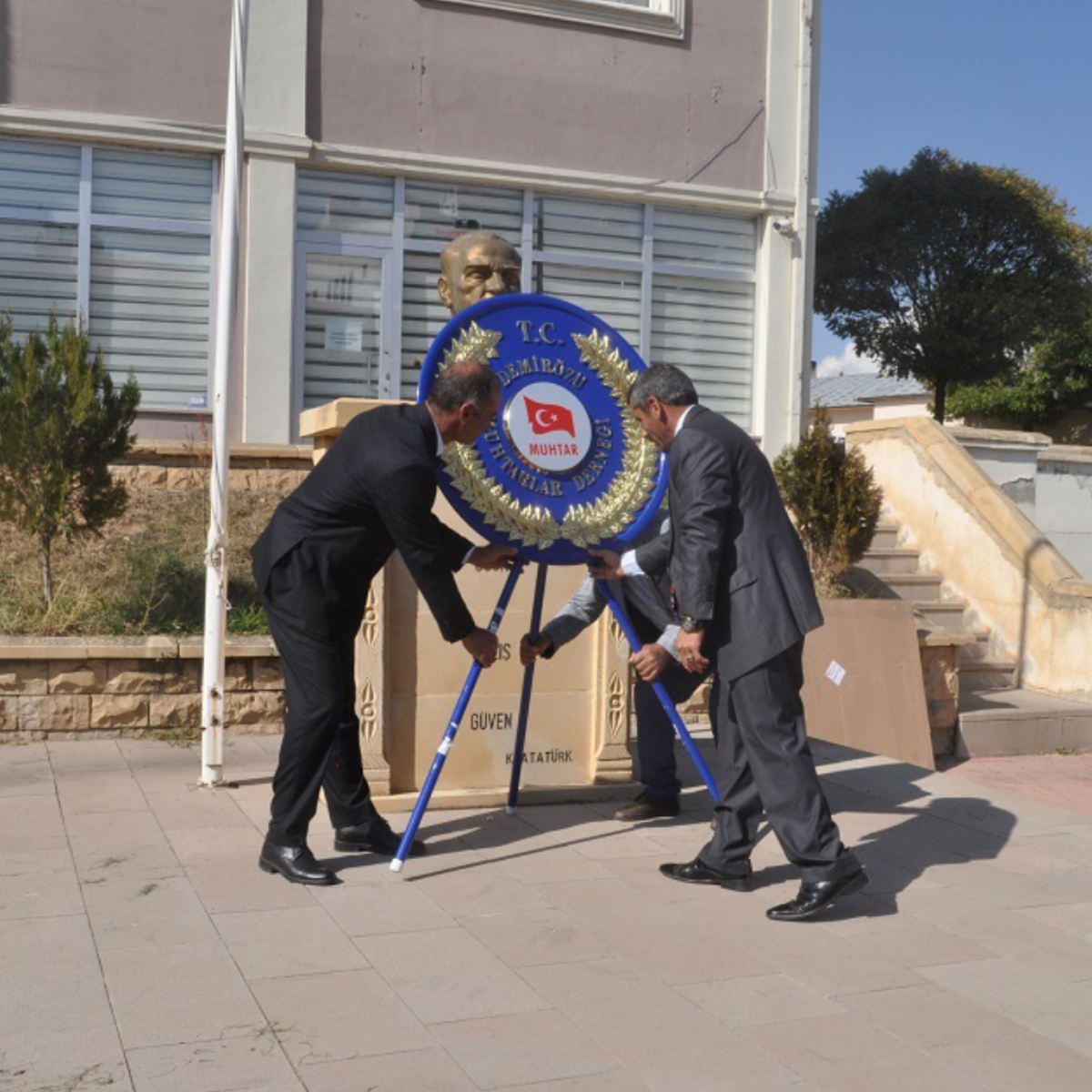 Muhtarlık Çelenkleri